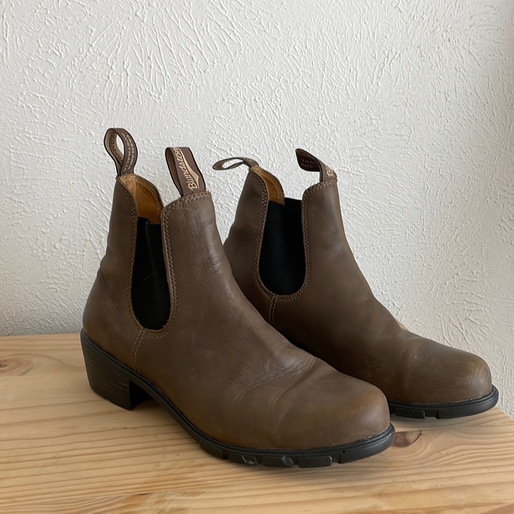 1672 Heeled Blundstone Chelsea Boots, Antique Taupe, Size 11 US, Size 8 AUS/UK